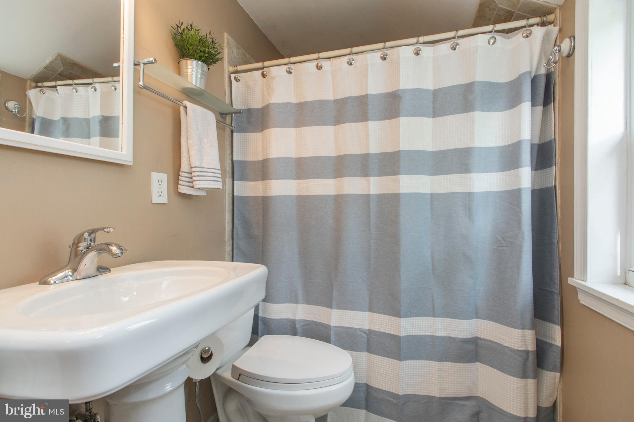 203 Allison Road Oreland, PA 19075 - Photo 38 of 42 2nd floor hall bath