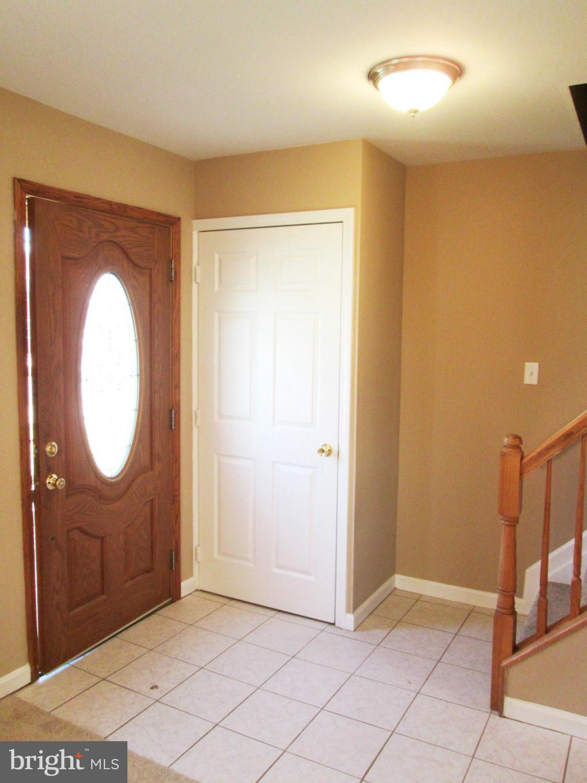 164 Dunlap Road Pasadena, MD 21122 - Photo 3 of 15 Tile foyer Entrance