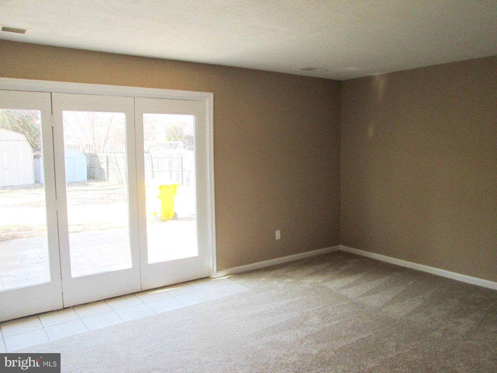164 Dunlap Road Pasadena, MD 21122 - Photo 4 of 15 Living Room