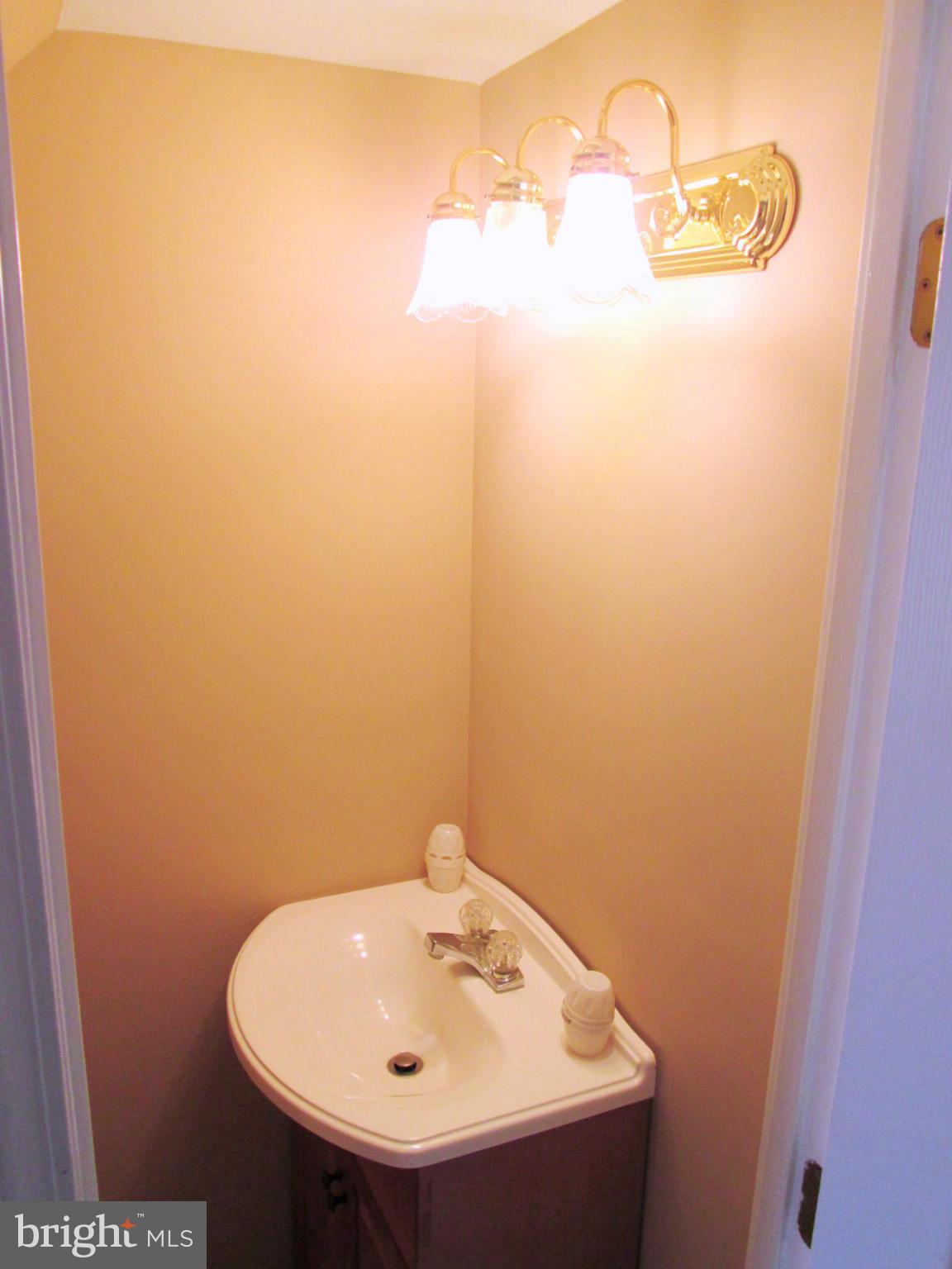 164 Dunlap Road Pasadena, MD 21122 - Photo 8 of 15 Powder Room