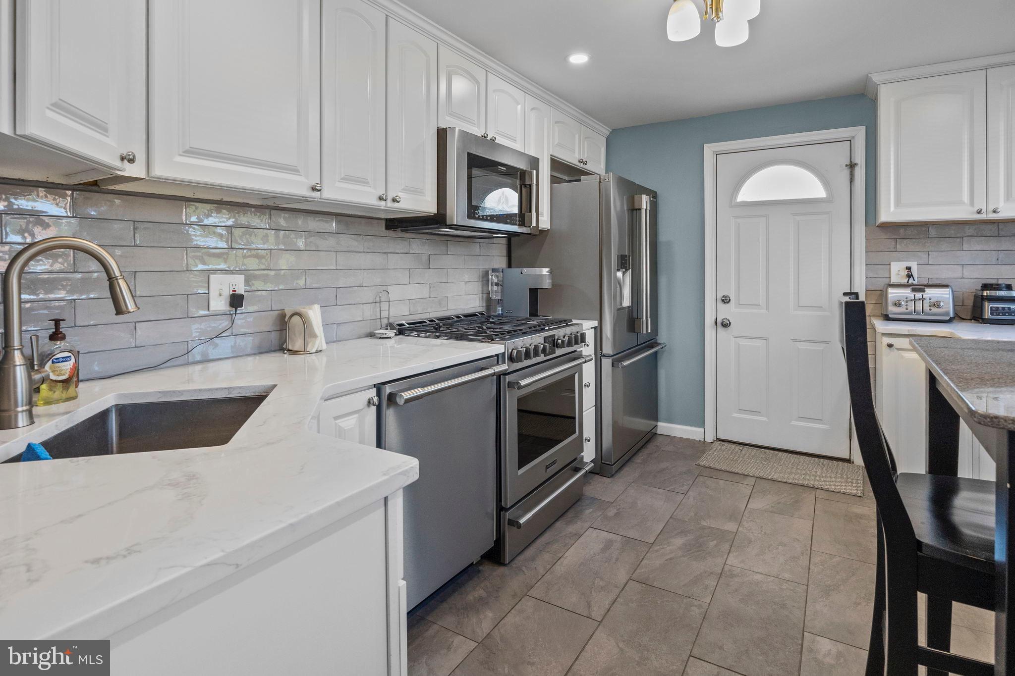 704 Marchman Road Philadelphia, PA 19115 - Photo 11 of 31