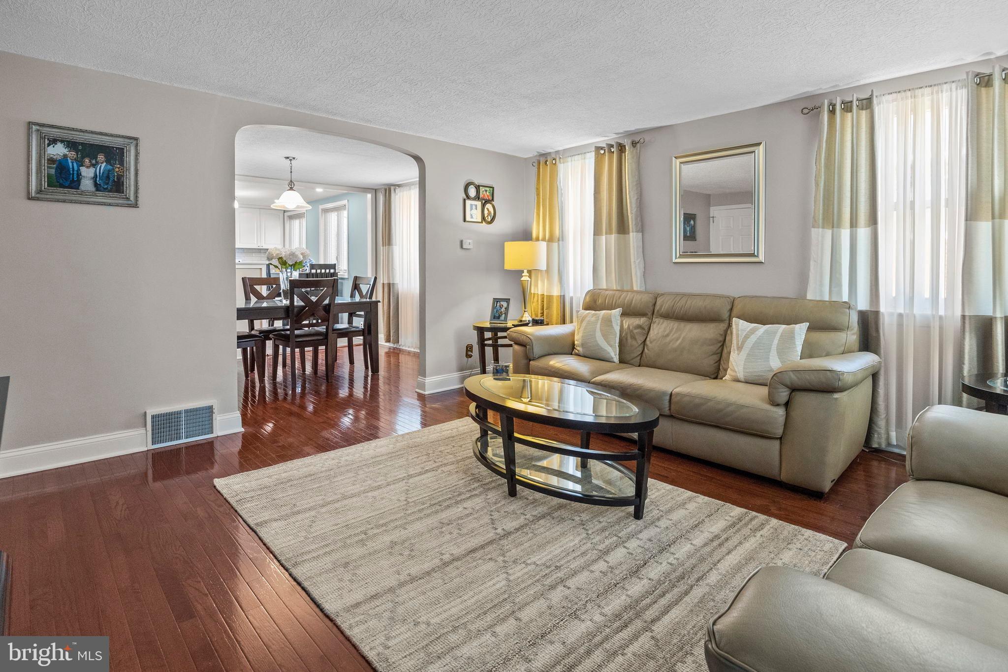 704 Marchman Road Philadelphia, PA 19115 - Photo 4 of 31