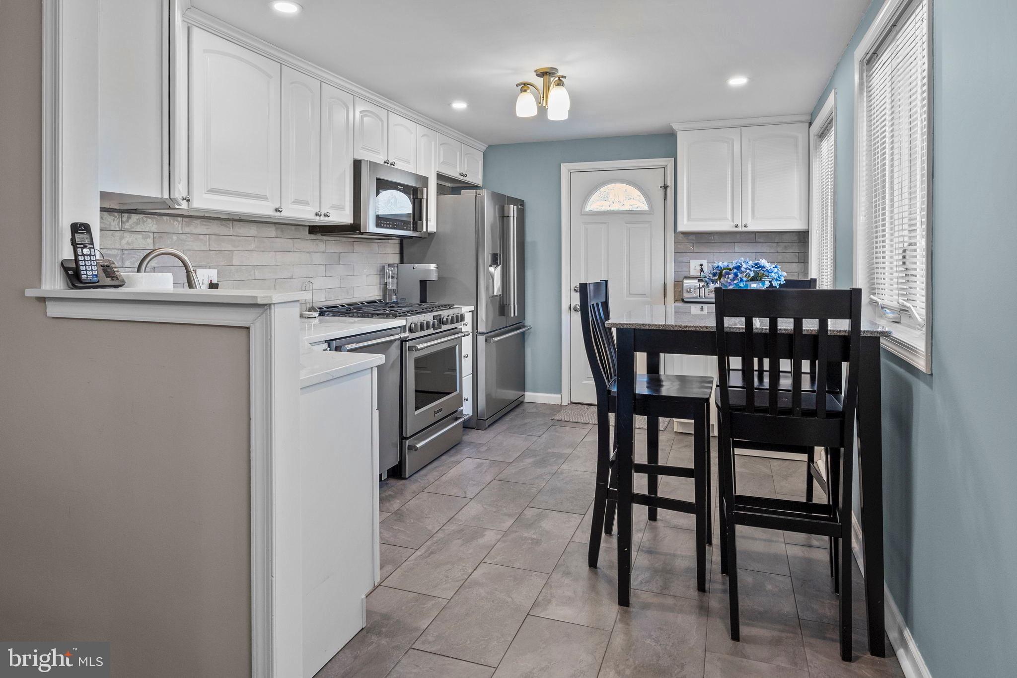 704 Marchman Road Philadelphia, PA 19115 - Photo 10 of 31
