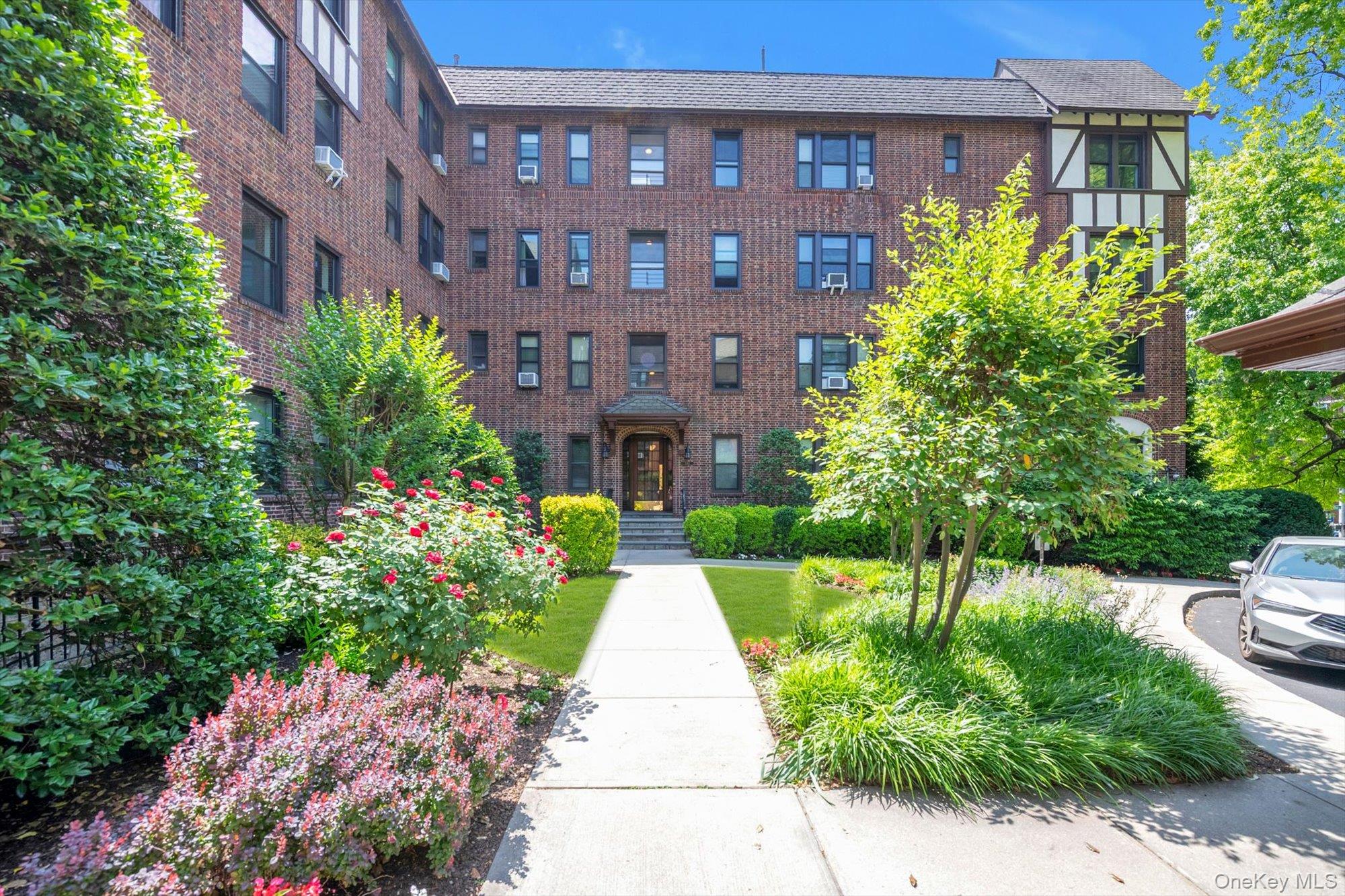 240 Bronxville Road, Unit C1 Bronxville, NY 10708 - Photo 14 of 16