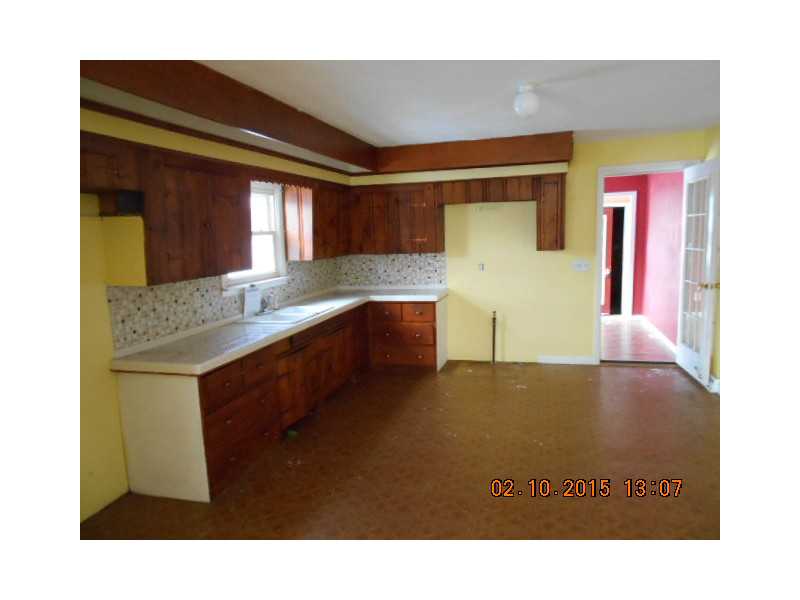 868 Manville Road Woonsocket, RI 02895 - Photo 3 of 16 Kitchen.