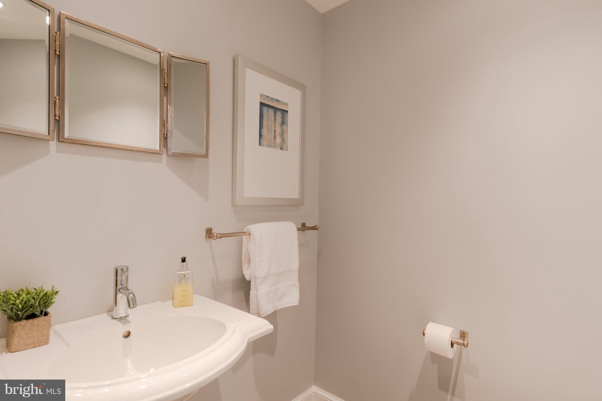 935 T Street Northwest Washington, DC 20001 - Photo 11 of 30 Bath