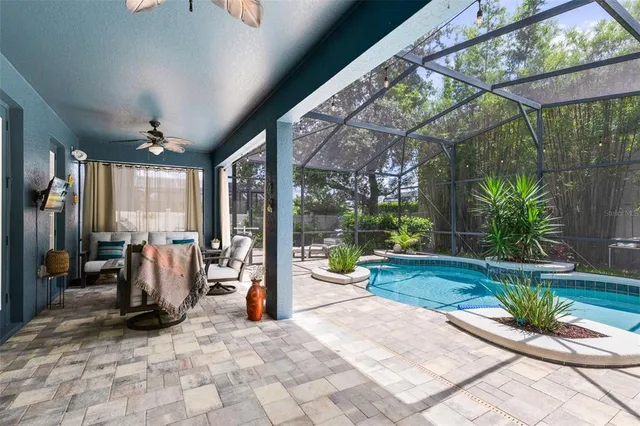 a view of entryway with patio