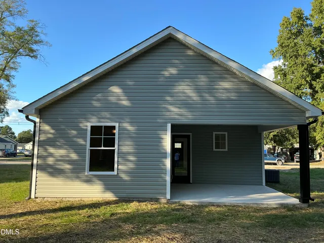 a view of backyard of house