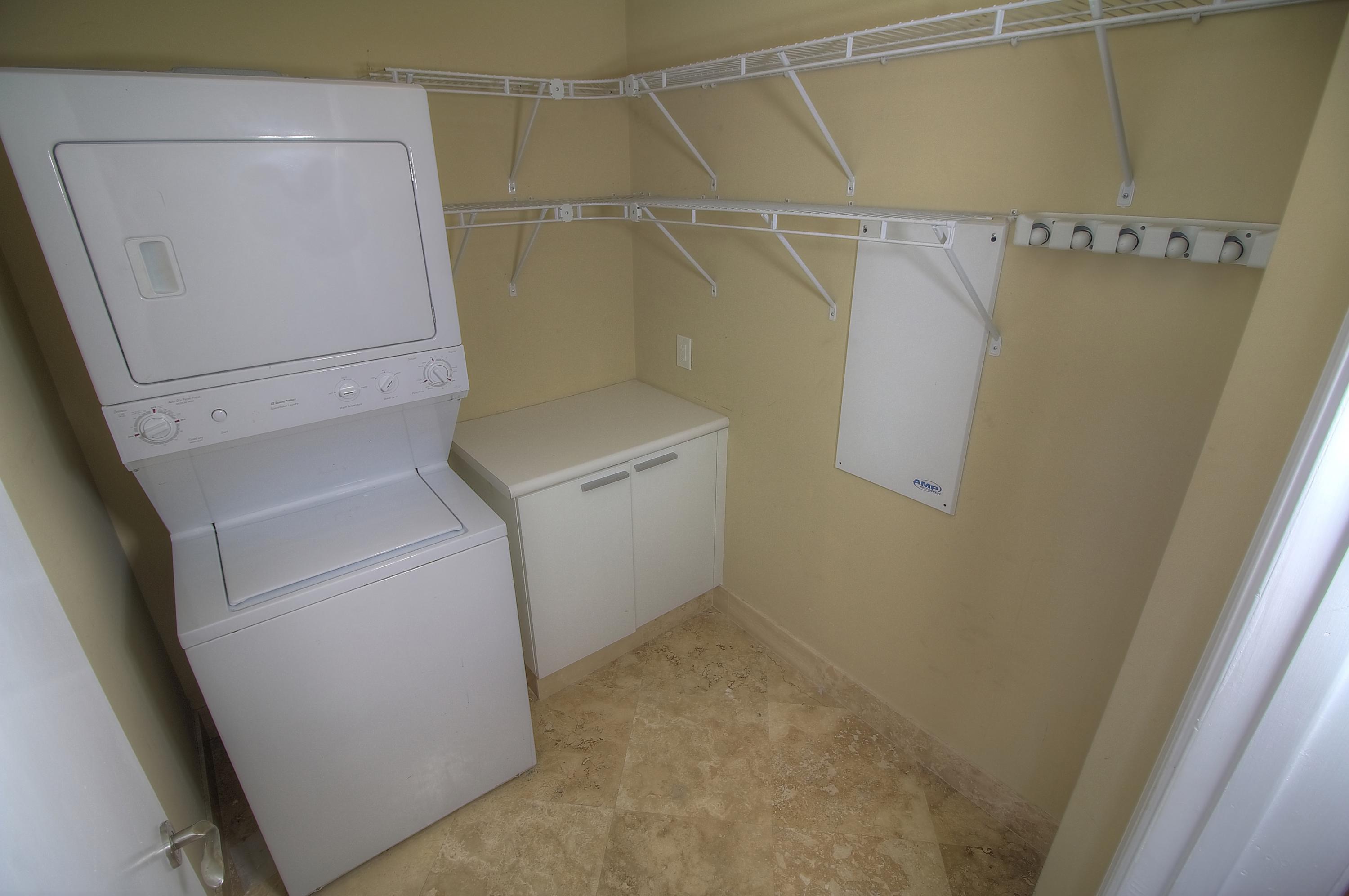 2650 Lake Shore Drive, Unit 1402 Riviera Beach, FL 33404 - Photo 17 of 40 Laundry Room MLS