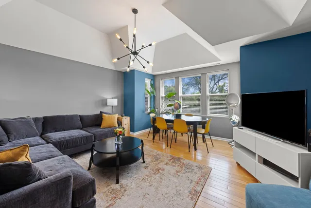 $360,000 | 5054 North Troy Street, Unit 3, Chicago, IL 60625