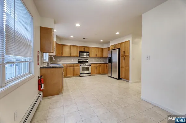 $4,950 | 425 West Street, Unit B, Fort Lee, NJ 07024