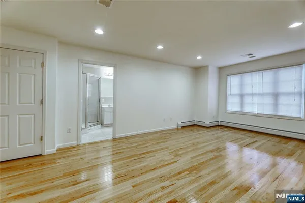 $4,950 | 425 West Street, Unit B, Fort Lee, NJ 07024