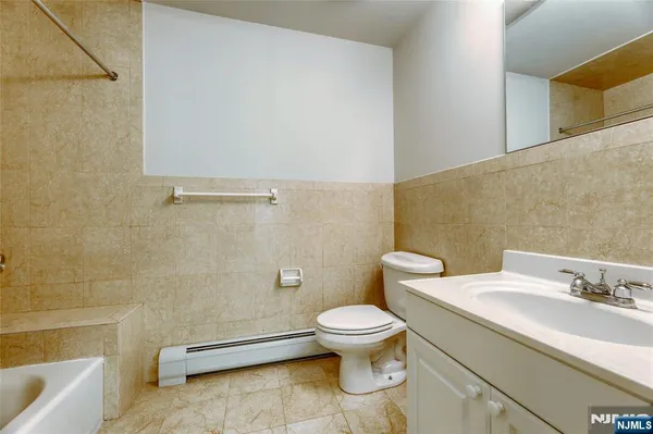 $4,950 | 425 West Street, Unit B, Fort Lee, NJ 07024