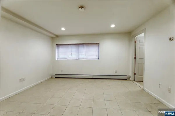 $4,950 | 425 West Street, Unit B, Fort Lee, NJ 07024