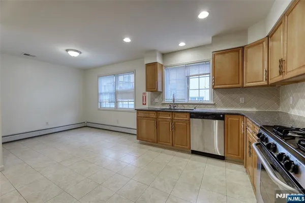 $4,950 | 425 West Street, Unit B, Fort Lee, NJ 07024