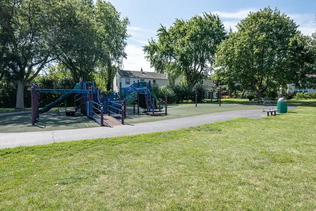 $499,900 | 1325 Fairfax Lane, Buffalo Grove, IL 60089