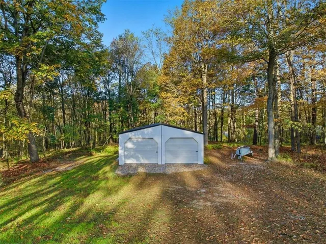 a view of an entryway with a workspace