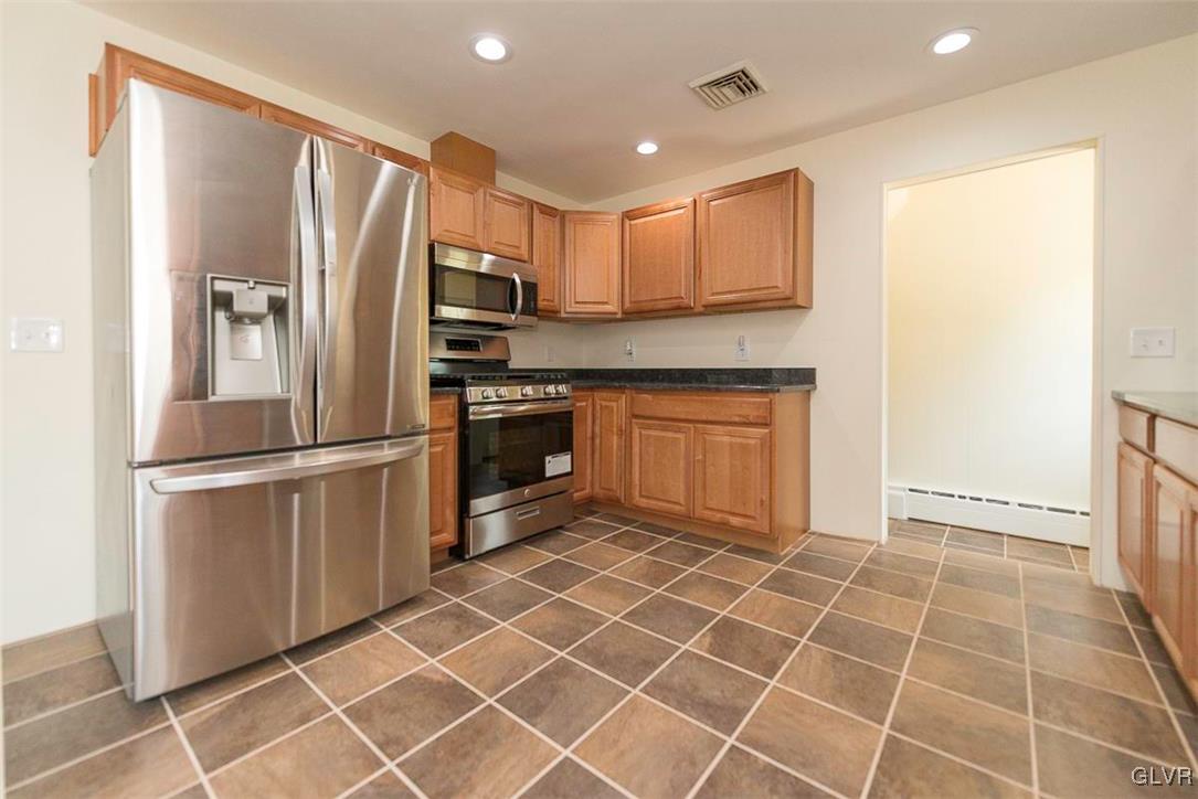 3424 Park Road Bethlehem, PA 18020 - Photo 5 of 21 New kitchen with stainless appliances