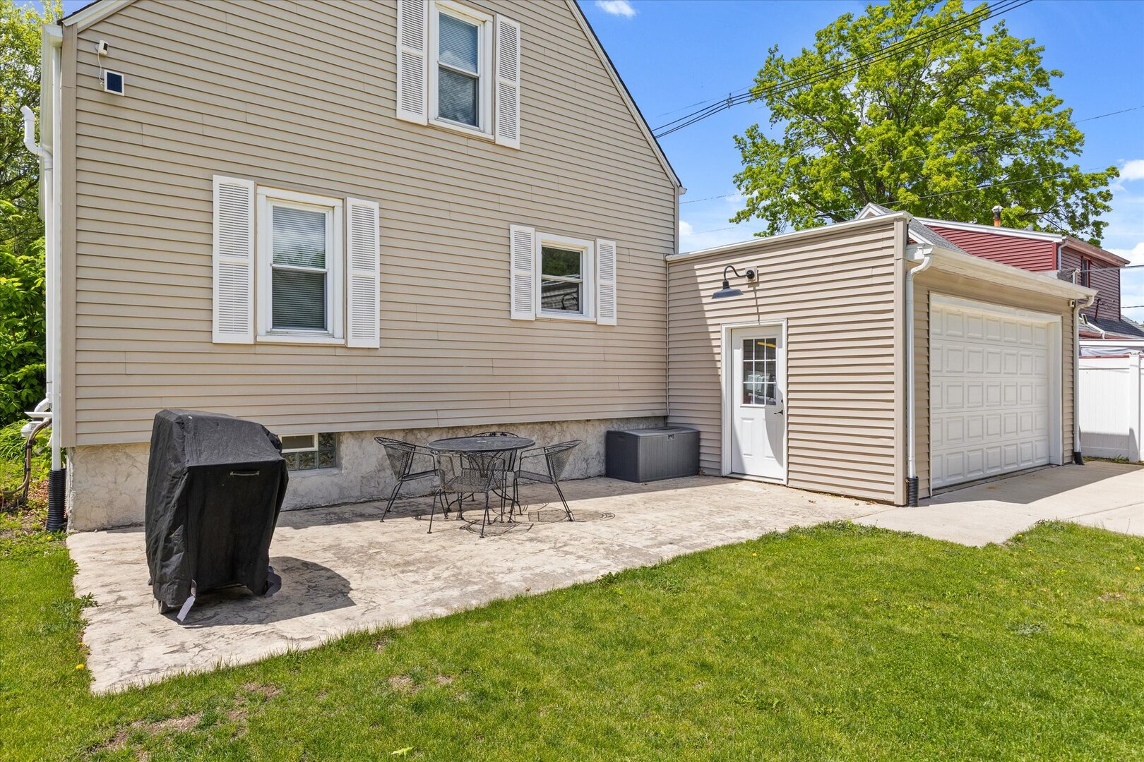 742 Chambers Street Ottawa, IL 61350 - Photo 36 of 39 a view of a house with backyard and sitting area