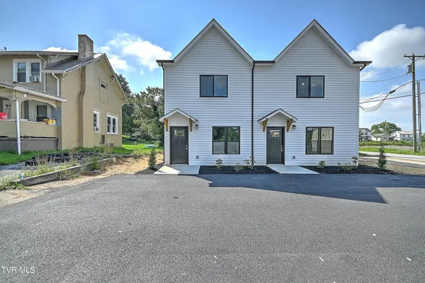$159,900 | 1101 Rhode Island Avenue, Unit 1, Bristol, VA 24201