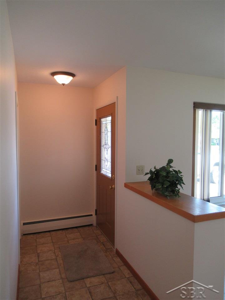 8635 North River Road Freeland, MI 48623 - Photo 3 of 18 Foyer