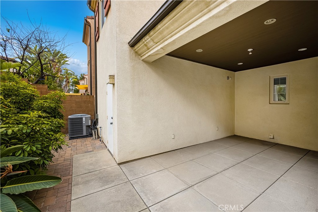 56 Pathway Irvine, CA 92618 - Photo 17 of 52 a view of a hallway