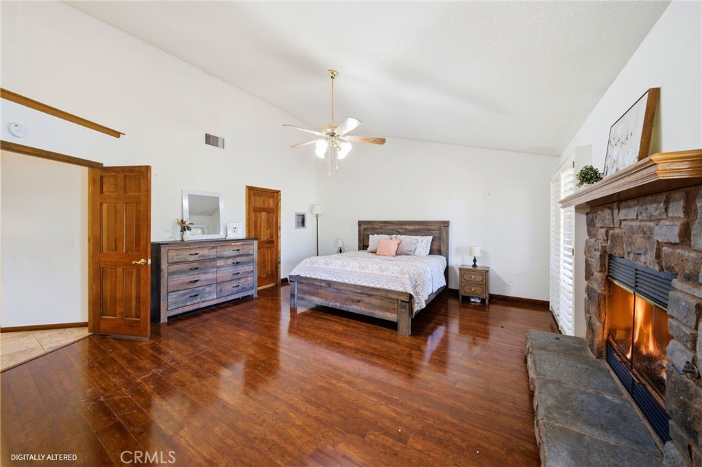 19670 Tonkawan Road Apple Valley, CA 92307 - Photo 33 of 70 Huge Primary with double doors.
