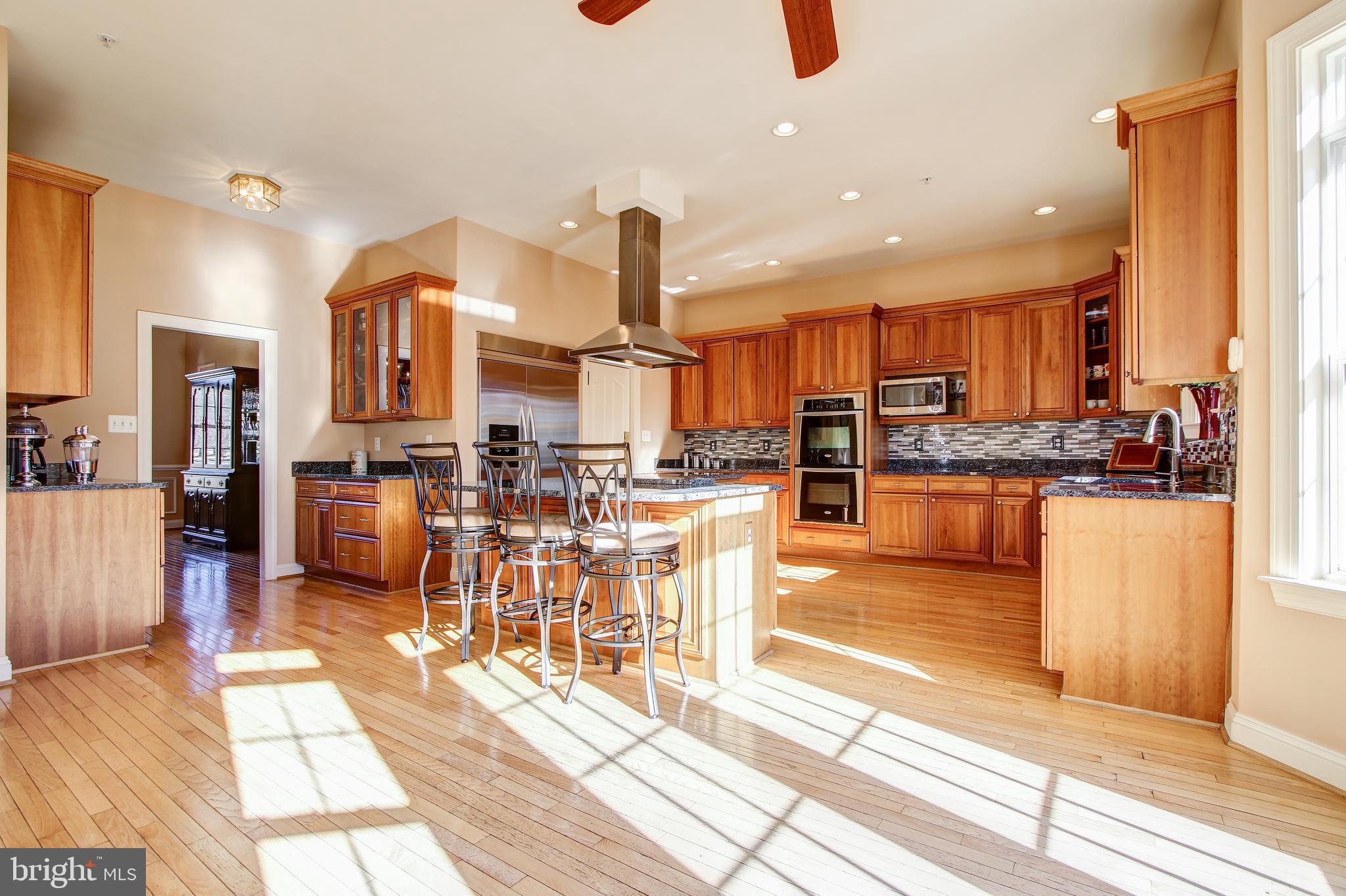 15611 Riding Stable Road Laurel, MD 20707 - Photo 17 of 67 Grand Kitchen with Breakfast Bar
