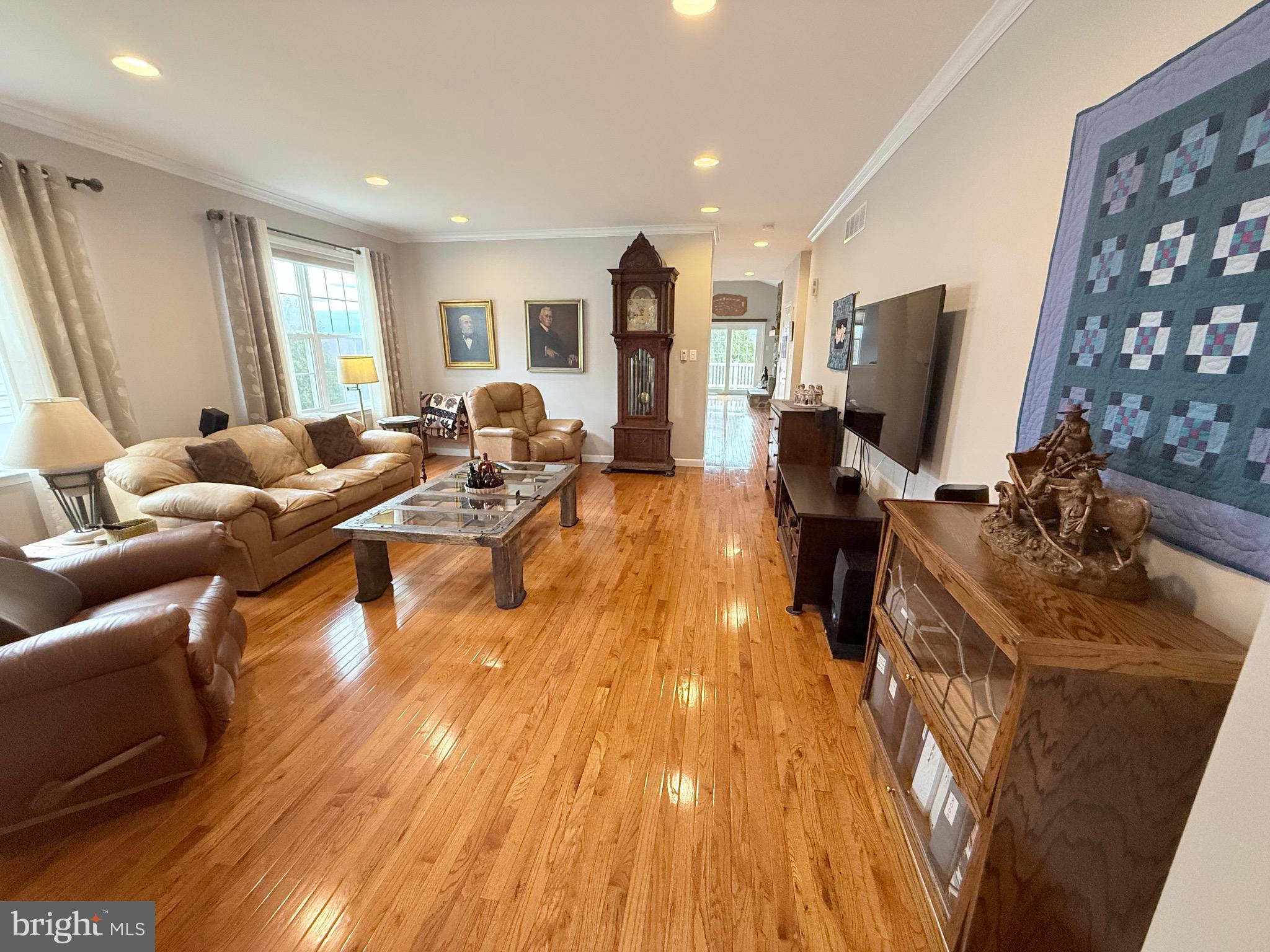 Flex Room - Living Room/Dining Room