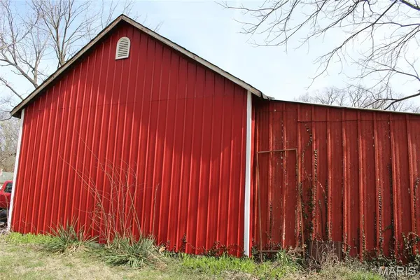 $225,000 | 877 East Airline Drive, East Alton, IL 62024