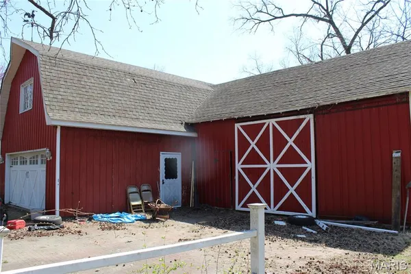 $225,000 | 877 East Airline Drive, East Alton, IL 62024