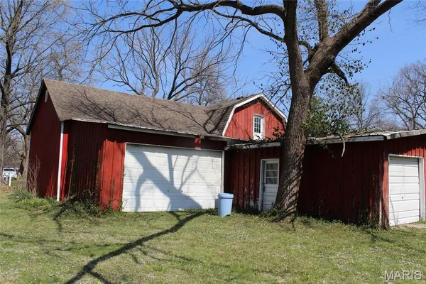 $225,000 | 877 East Airline Drive, East Alton, IL 62024