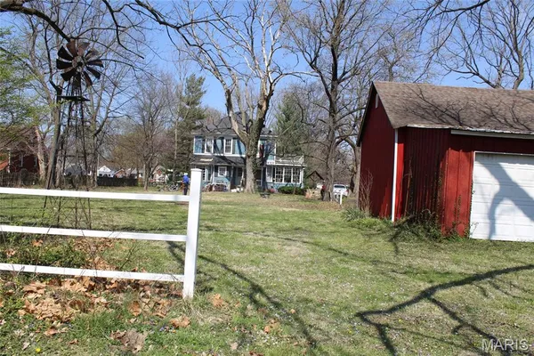 $225,000 | 877 East Airline Drive, East Alton, IL 62024