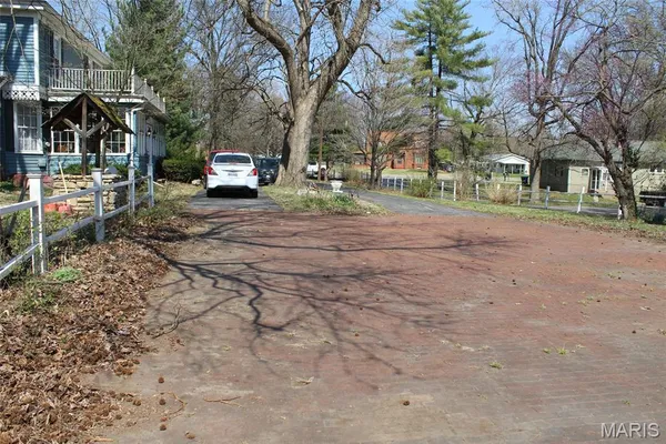 $225,000 | 877 East Airline Drive, East Alton, IL 62024