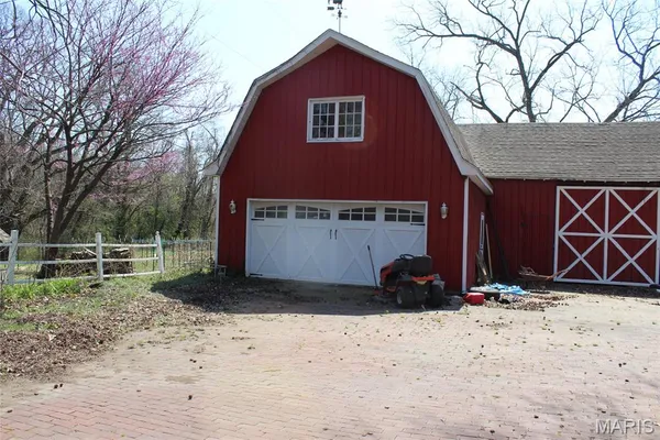 $225,000 | 877 East Airline Drive, East Alton, IL 62024