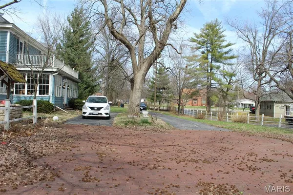 $225,000 | 877 East Airline Drive, East Alton, IL 62024