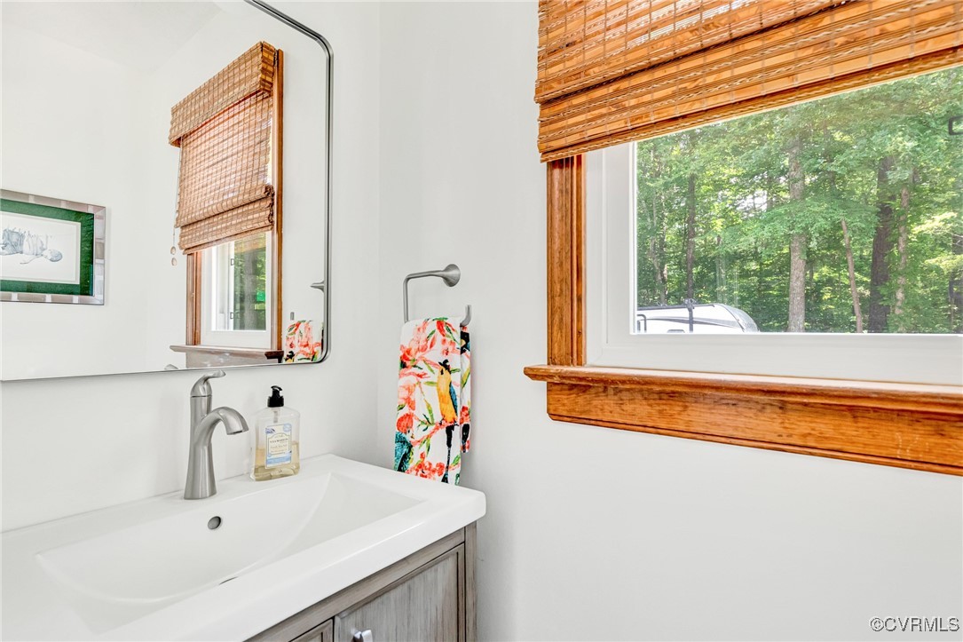 11384 Georgetown Road Mechanicsville, VA 23116 - Photo 24 of 49 First floor renovated half bath
