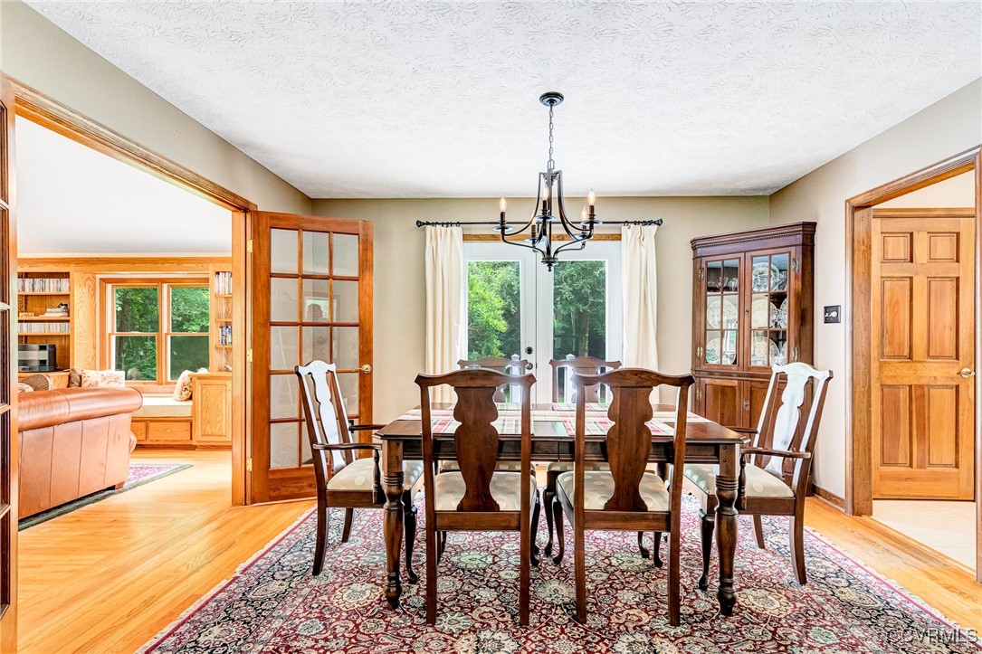 11384 Georgetown Road Mechanicsville, VA 23116 - Photo 8 of 49 Dining area. Family room to left and kitchen to r
