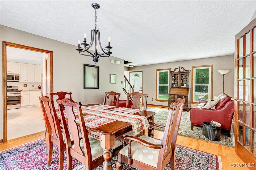 11384 Georgetown Road Mechanicsville, VA 23116 - Photo 9 of 49 Dining area with view into kitchen
