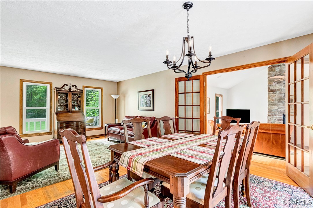 11384 Georgetown Road Mechanicsville, VA 23116 - Photo 10 of 49 Dining area view into Family Room