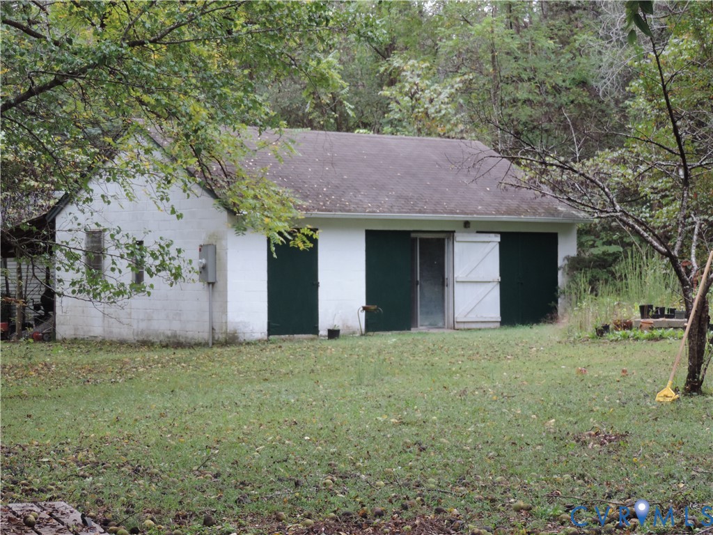 12262 Welling Hall Road Doswell, VA 23047 - Photo 31 of 42 a house that has a tree in front of it