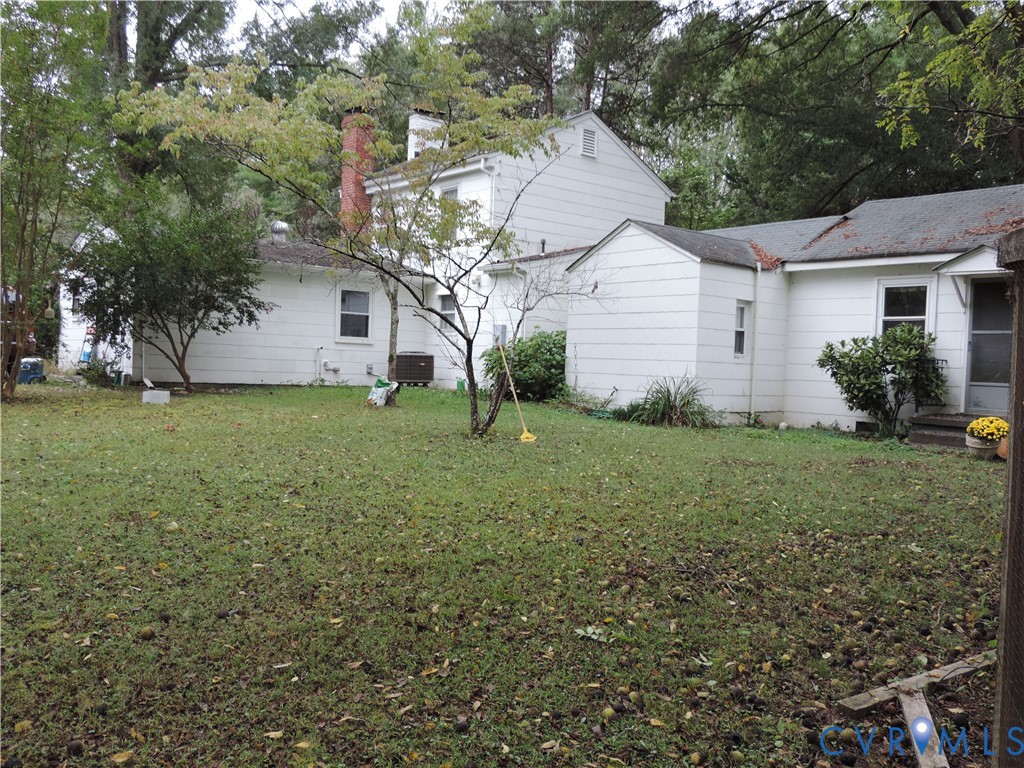 12262 Welling Hall Road Doswell, VA 23047 - Photo 32 of 42 a view of a house with yard and a garden
