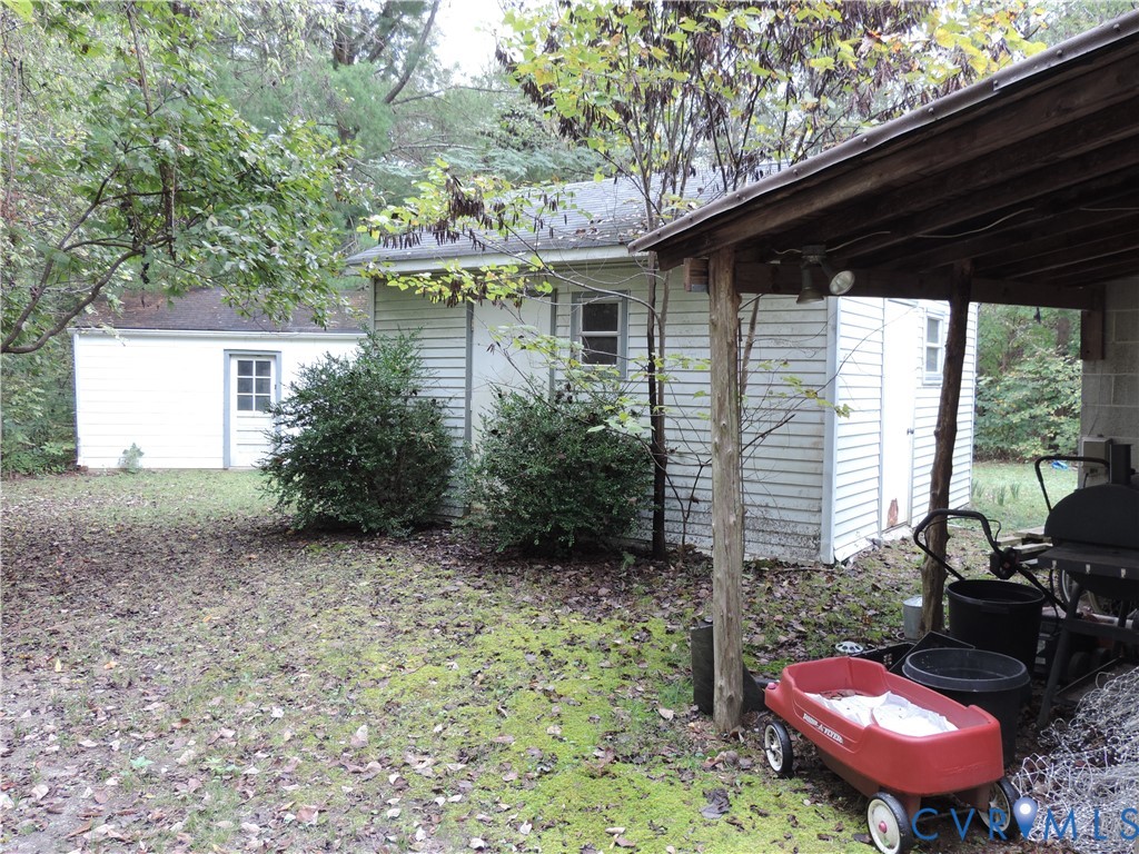 12262 Welling Hall Road Doswell, VA 23047 - Photo 35 of 42 a backyard of a house with seating space
