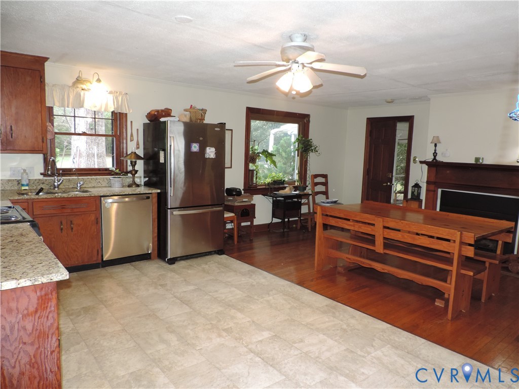12262 Welling Hall Road Doswell, VA 23047 - Photo 5 of 42 a kitchen with stainless steel appliances granite countertop a stove refrigerator and cabinets
