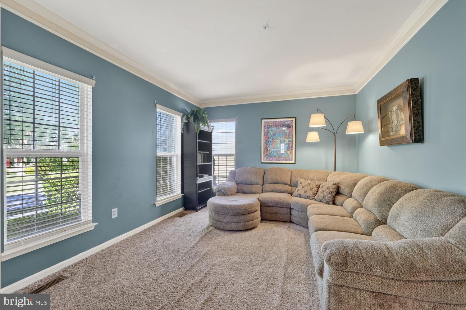 8023 River Park Road Bowie, MD 20715 - Photo 4 of 49 Living Room