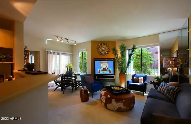 $1,447 | 28575 North Black Cyn Highway, Unit 1S, Phoenix, AZ 85085