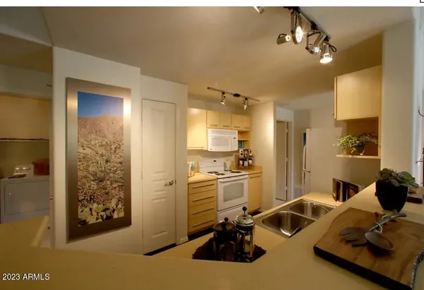$1,447 | 28575 North Black Cyn Highway, Unit 1S, Phoenix, AZ 85085