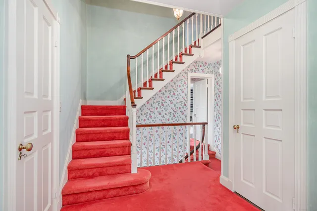 a view of entryway with a front door
