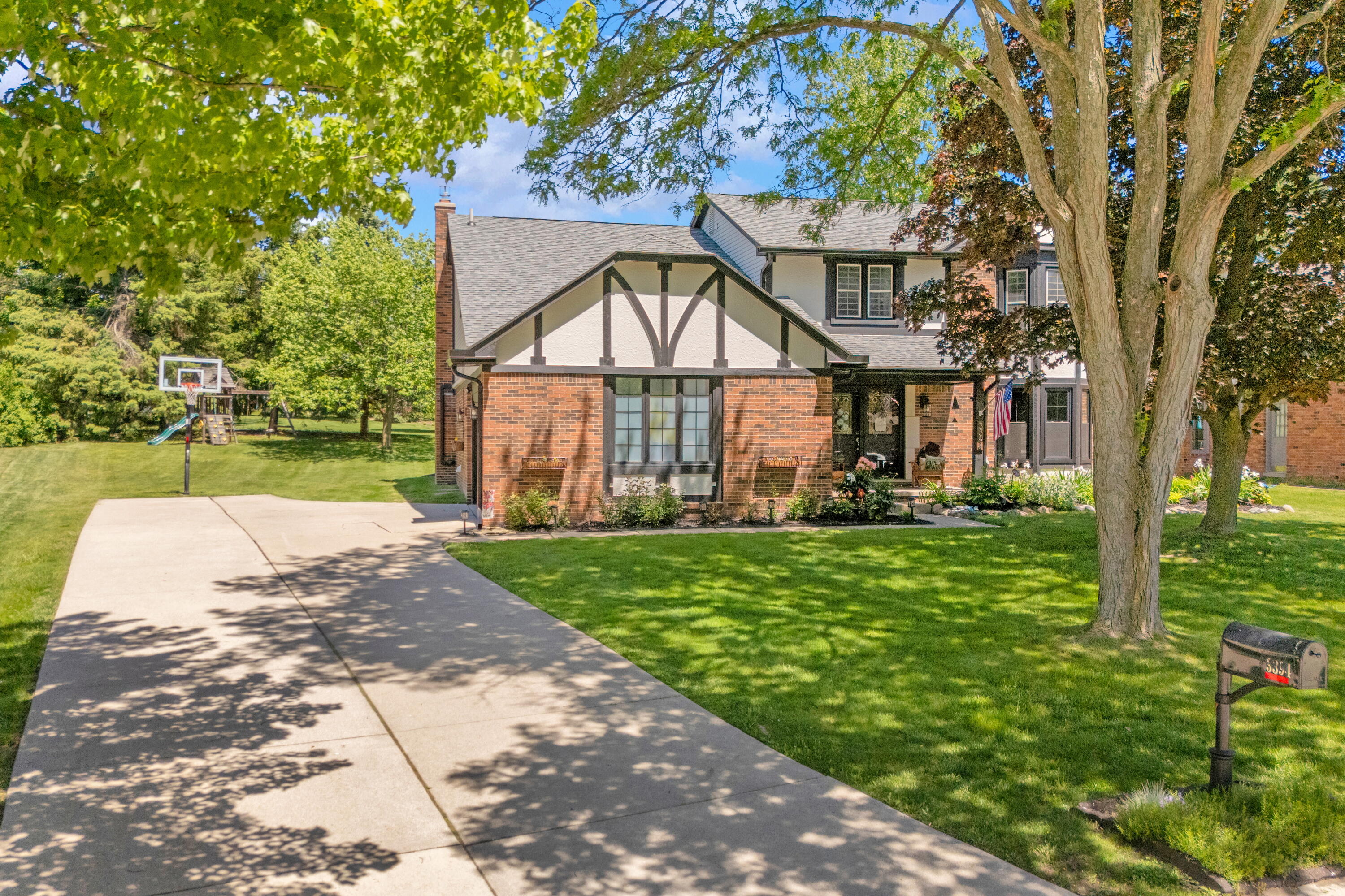 3394 Edmunton Drive Rochester Hills, MI 48306 - Photo 64 of 69 65 - Front of House
