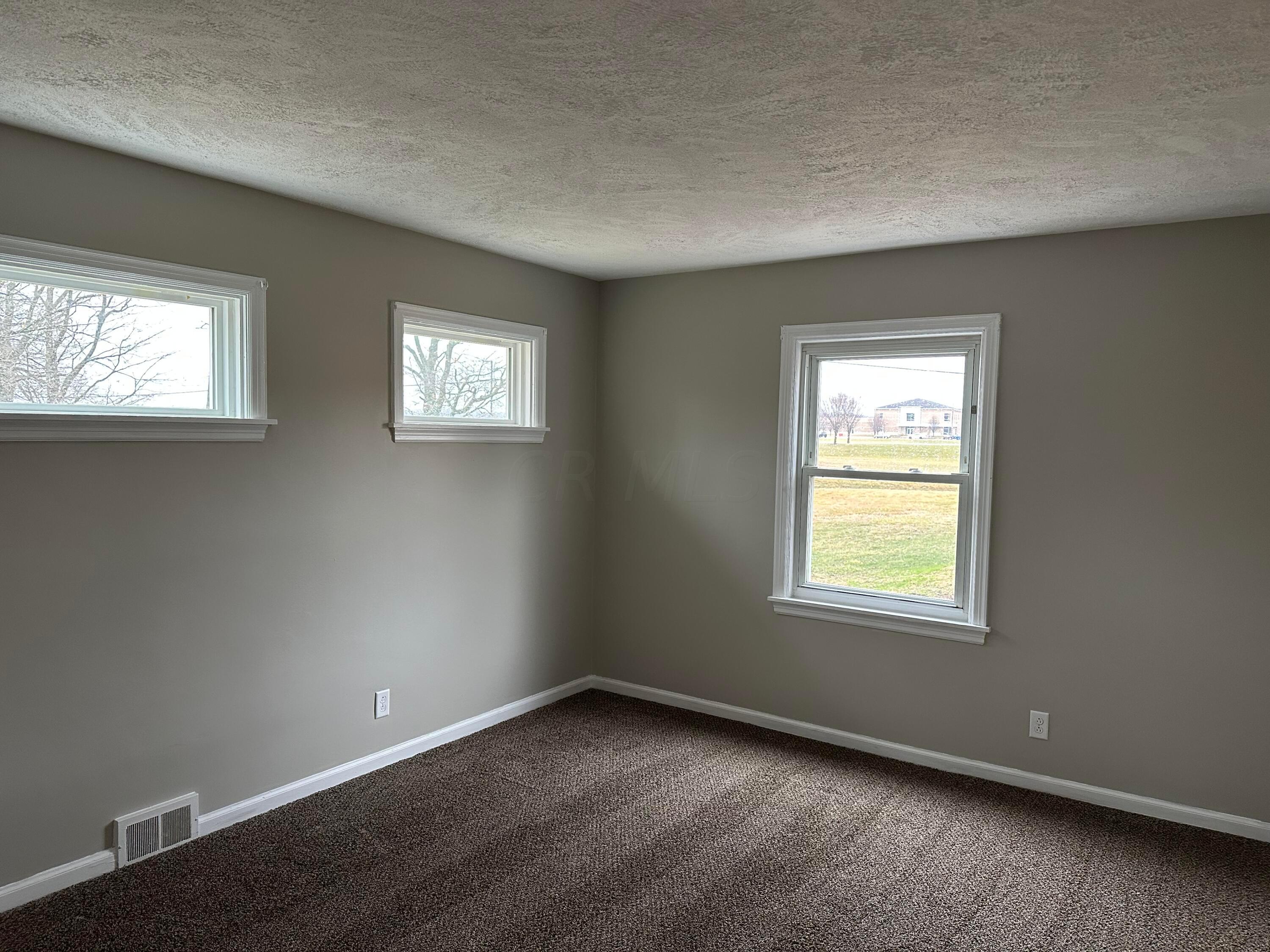6640 Cincinnati Zanesville Road Northeast, Unit R Lancaster, OH 43130 - Photo 15 of 26 Bedroom 1